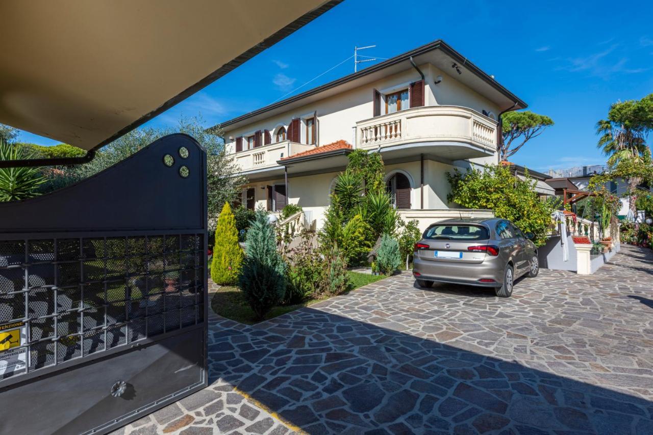 Residenza Tirrenia By Mmega Apartamento Marina di Massa Exterior foto