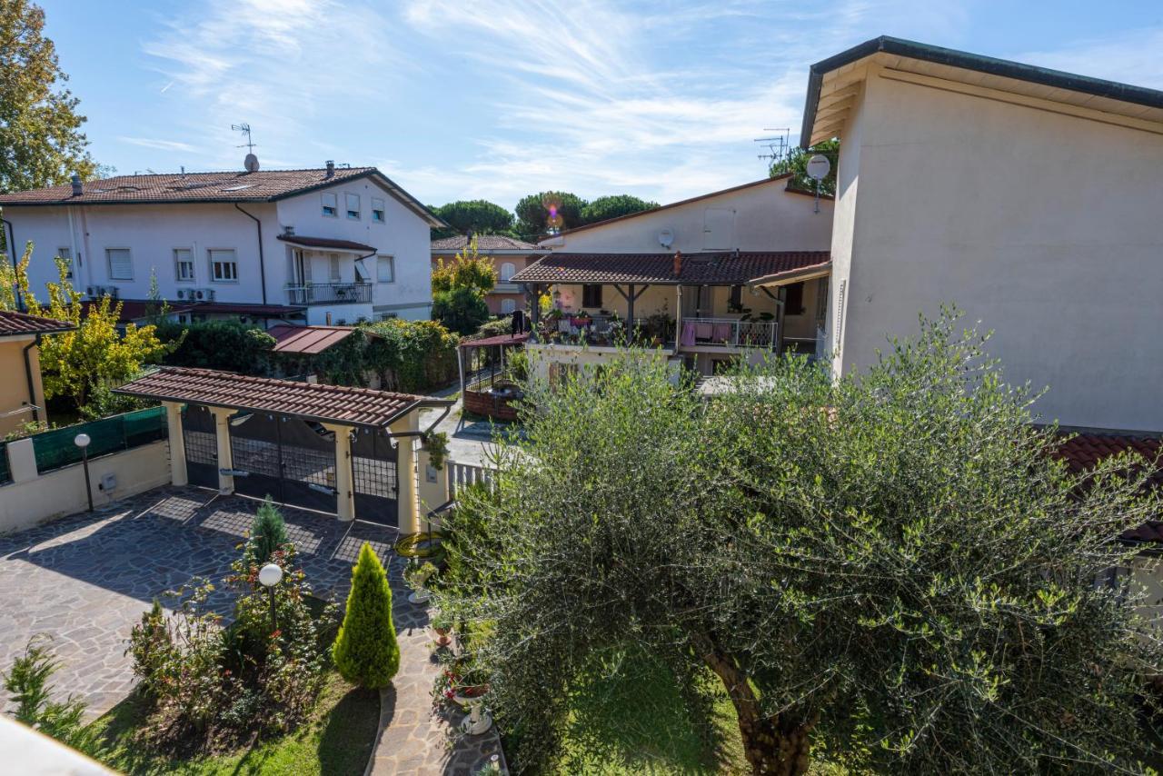 Residenza Tirrenia By Mmega Apartamento Marina di Massa Exterior foto